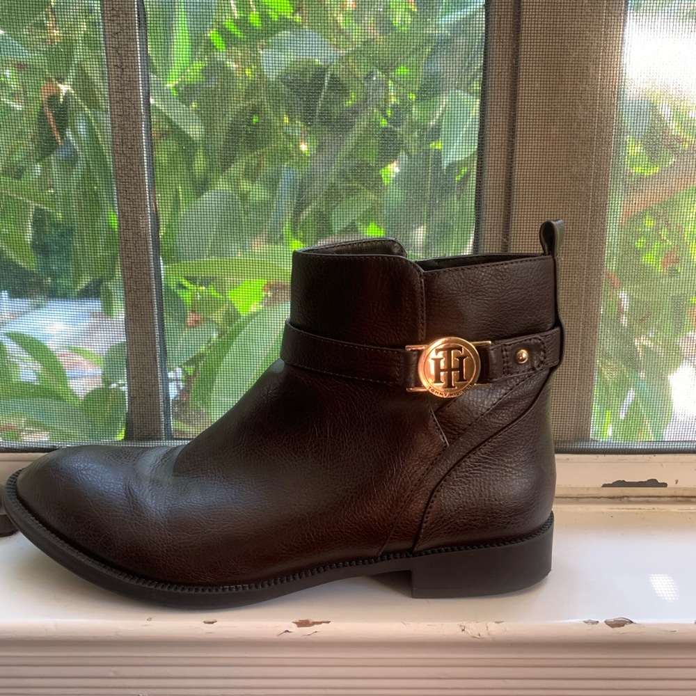 Tommy Hilfiger deep brown booties